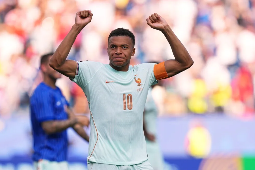 Mbappé sparks France past Morocco into World Cup semis