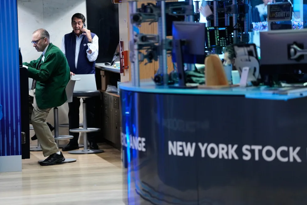 Markets steady as stocks rebound and oil eases