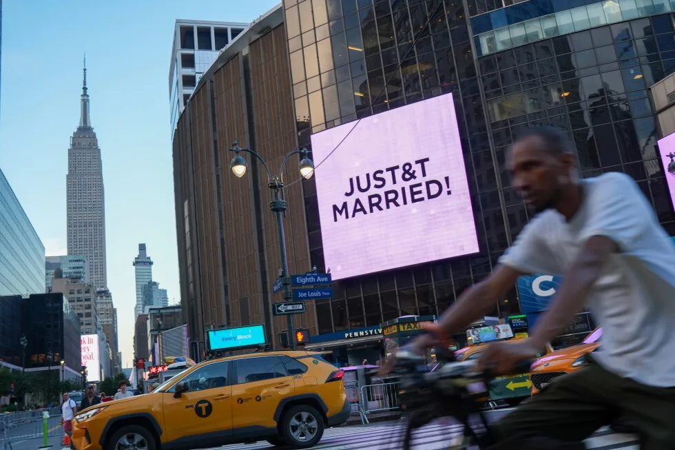 Pop star and football player wed in New York ceremony